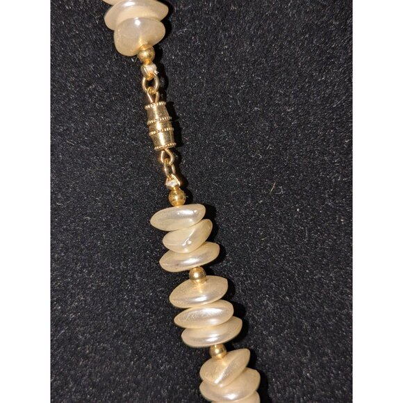 Vintage Victorian Long Cream Shell Bead Necklace Barrel Screw Clasp - Picture 3 of 7